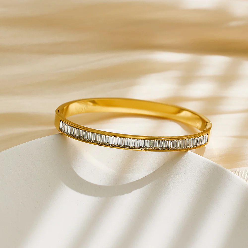 Luma Handcuff