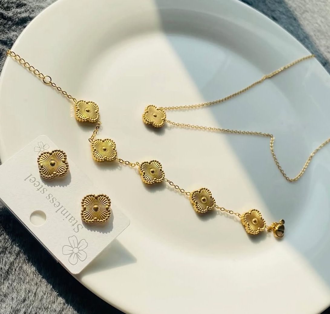 Golden Clover Set with Bracelet