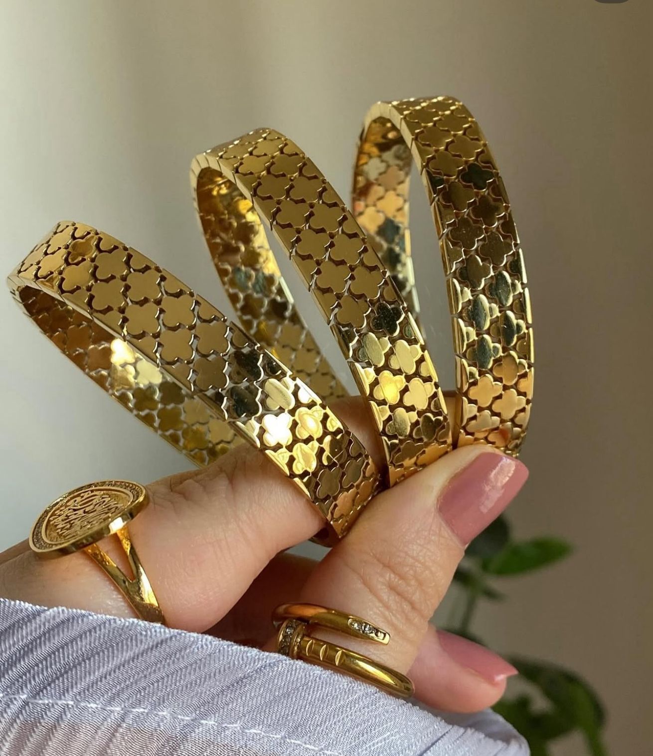 Aurora handcuff
