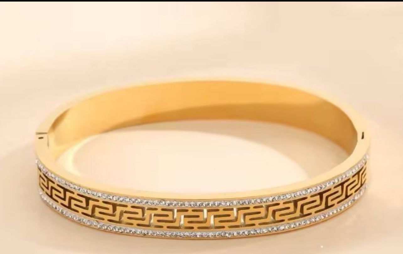 Golden Muse Handcuff
