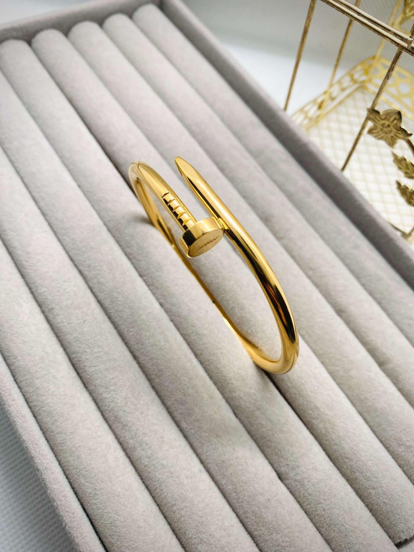 Nail Handcuff