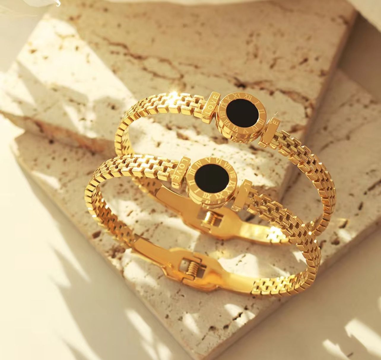 Black Roman Handcuff