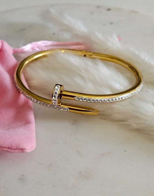 Luxe Nail handcuff