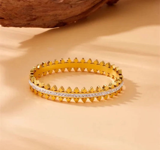 Spikes Handcuff