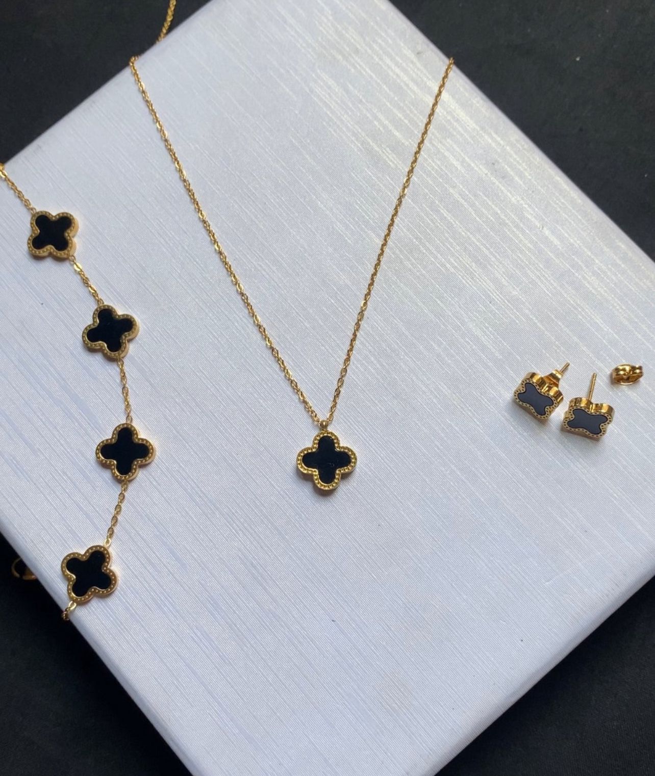 Black Clover Set with Bracelet