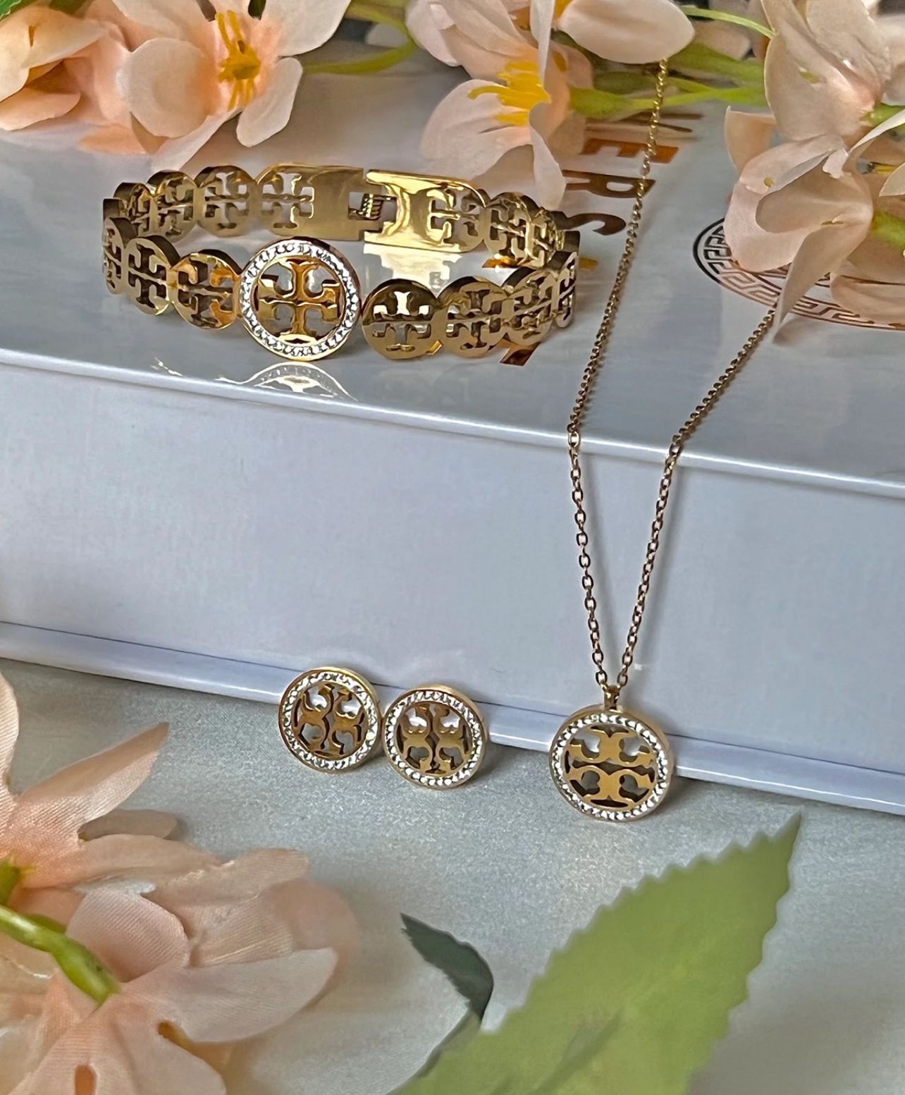 Tori Set with Handcuff