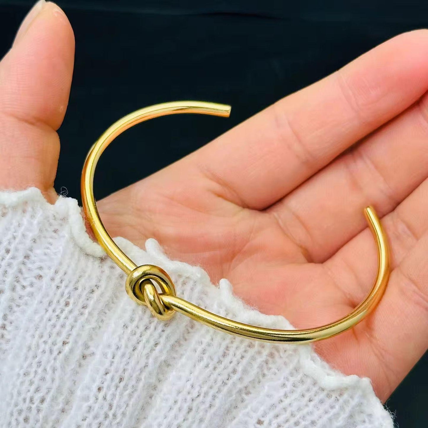 Knot Handcuff