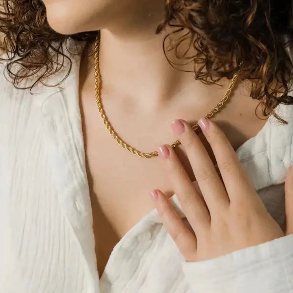 Twist Necklace