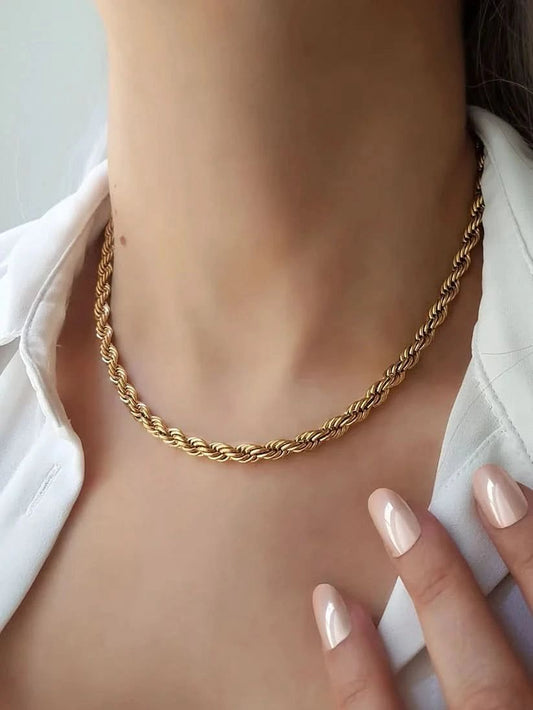Twist Necklace