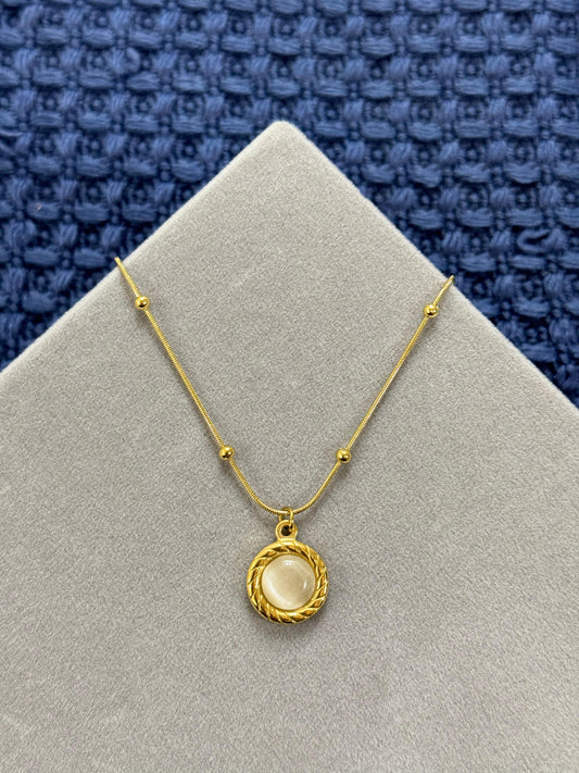 Ivory Crest Necklace