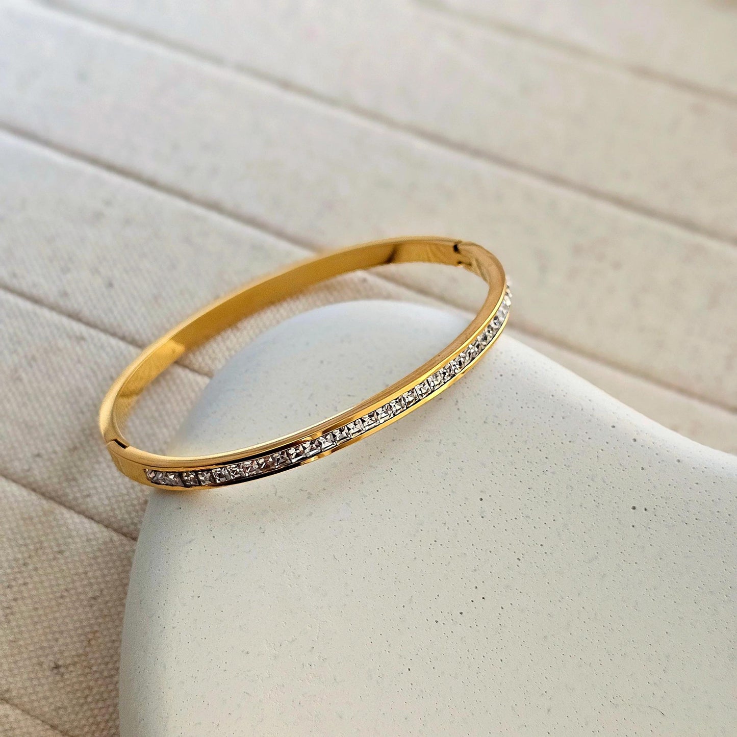 Lustra Handcuff