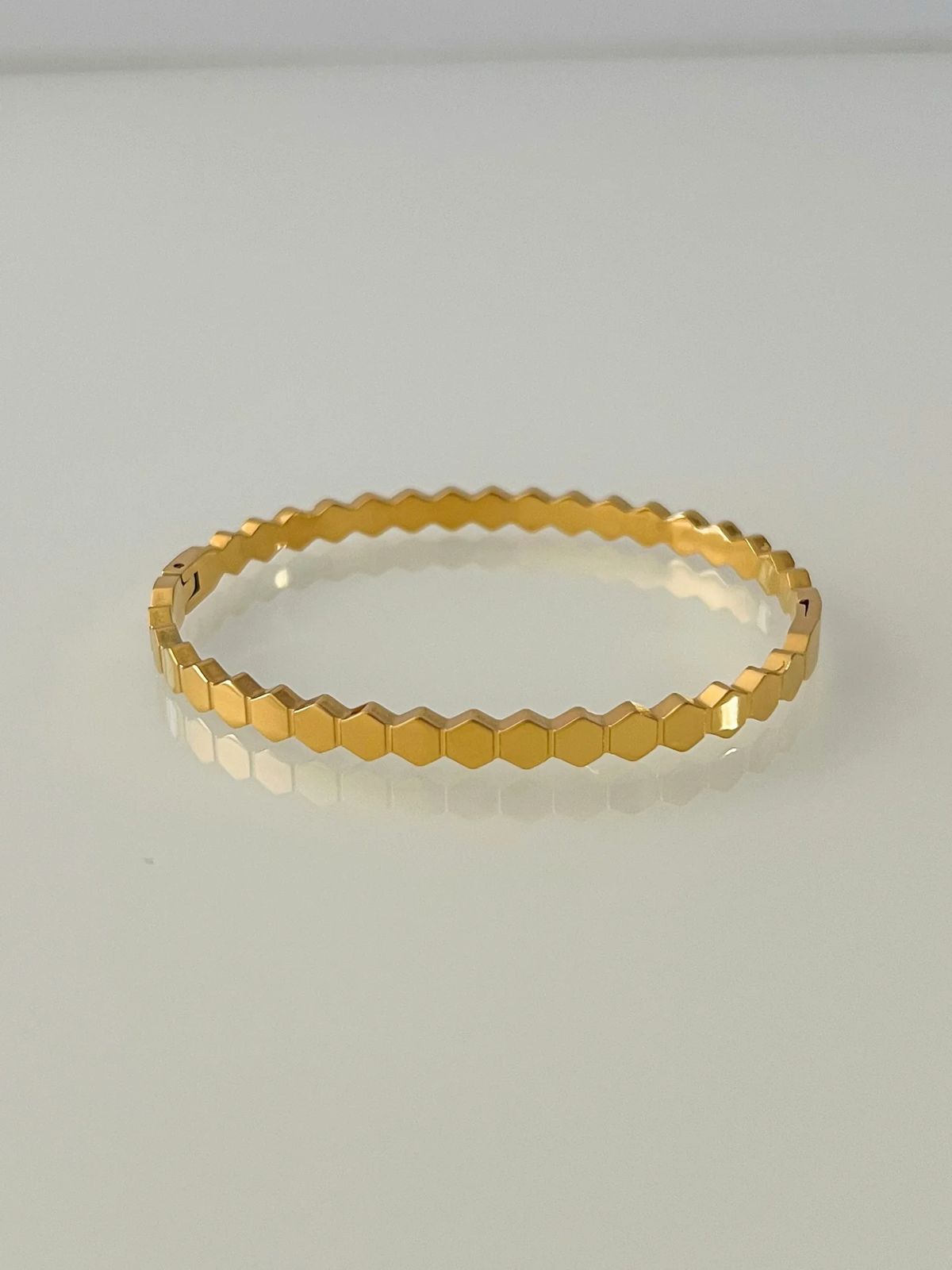 Hexagon Handcuff
