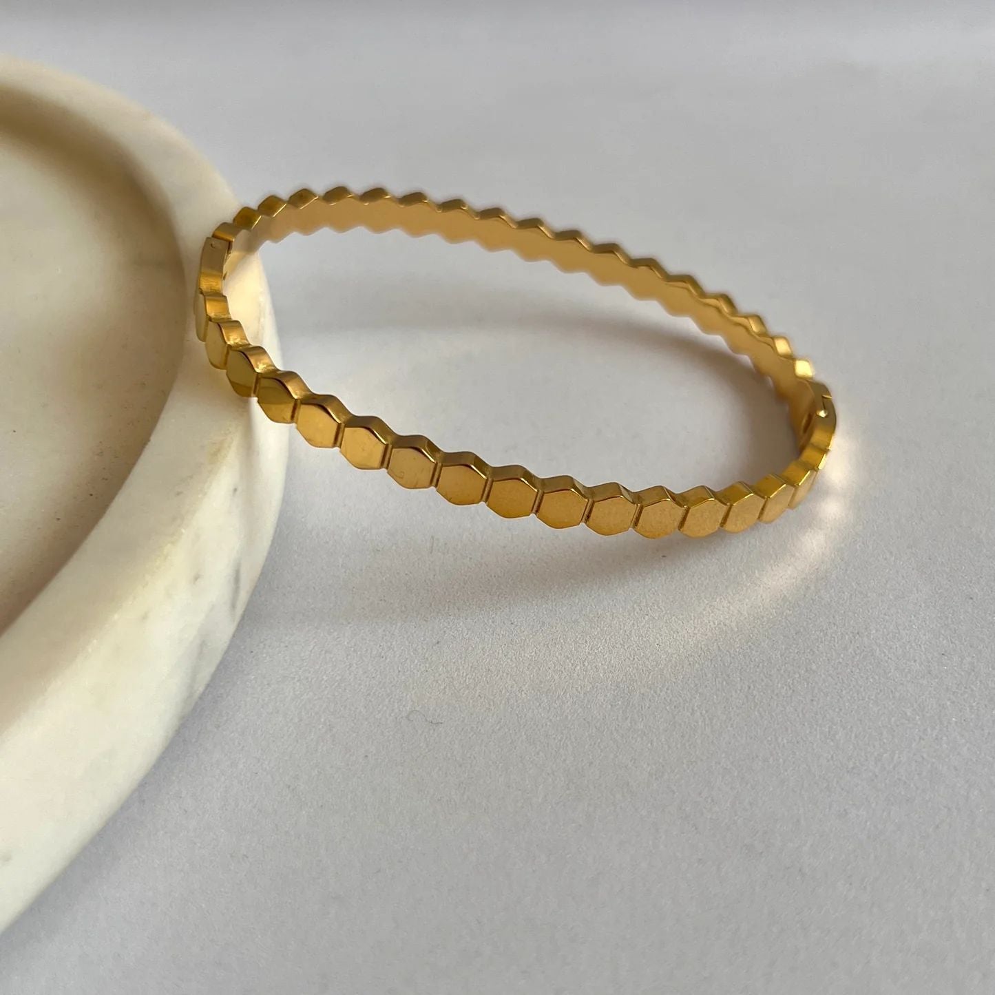 Hexagon Handcuff