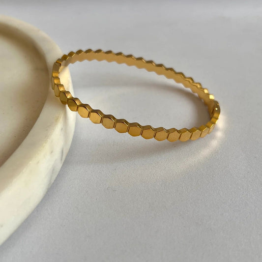 Hexagon Handcuff