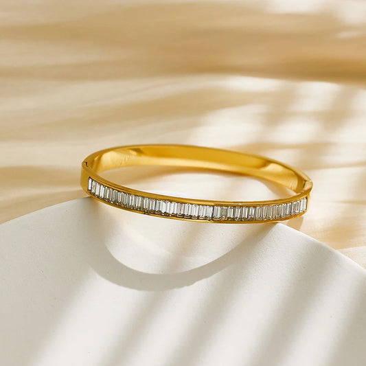 Luma Handcuff