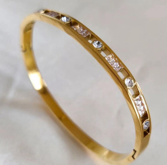 Luxe Shine Handcuff